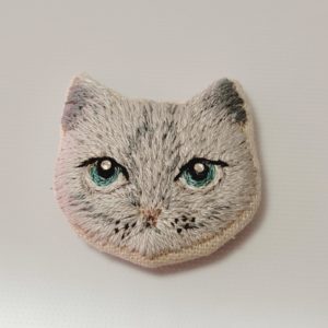 猫のブローチ出来ました。